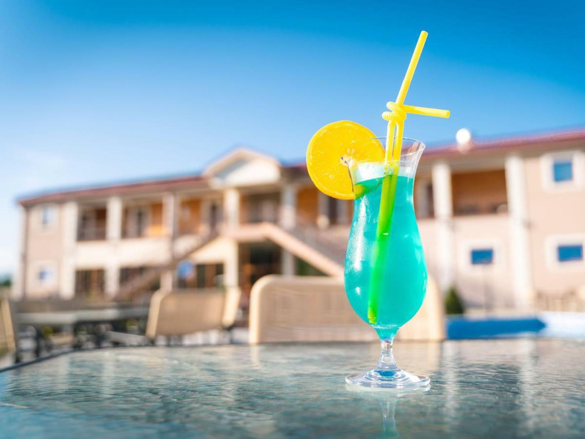 Hotel Royal Garden Niksic Ngoại thất bức ảnh
